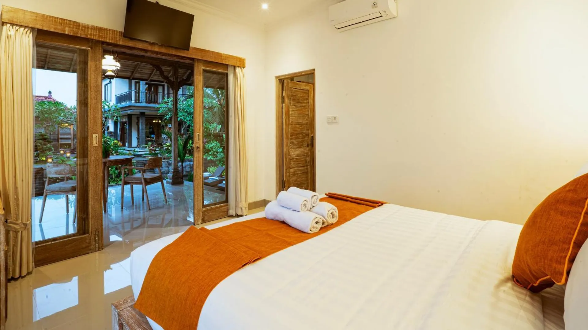 Lebah Sari Guesthouse Ubud  Indonesia