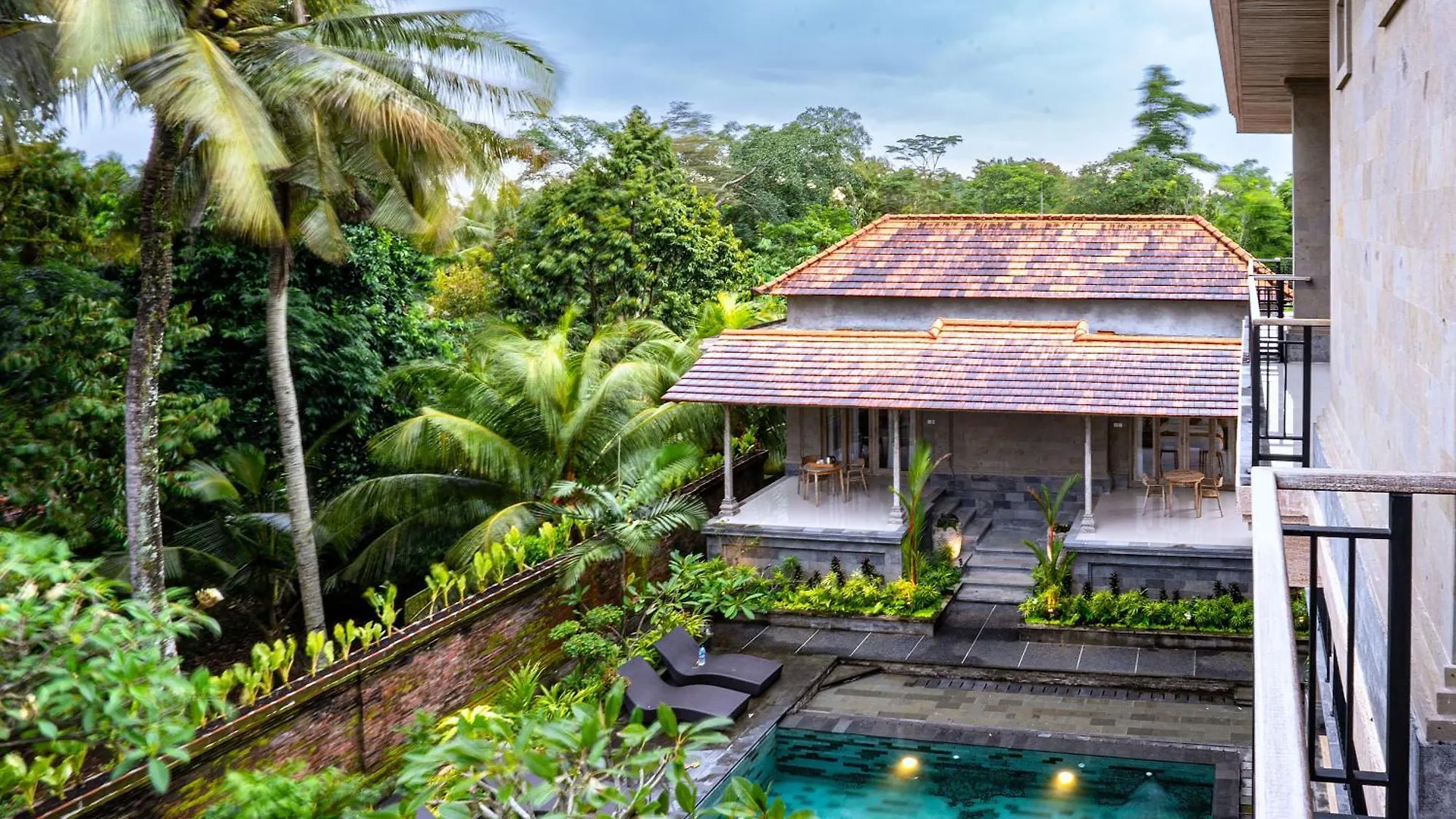 Lebah Sari Guesthouse contacts